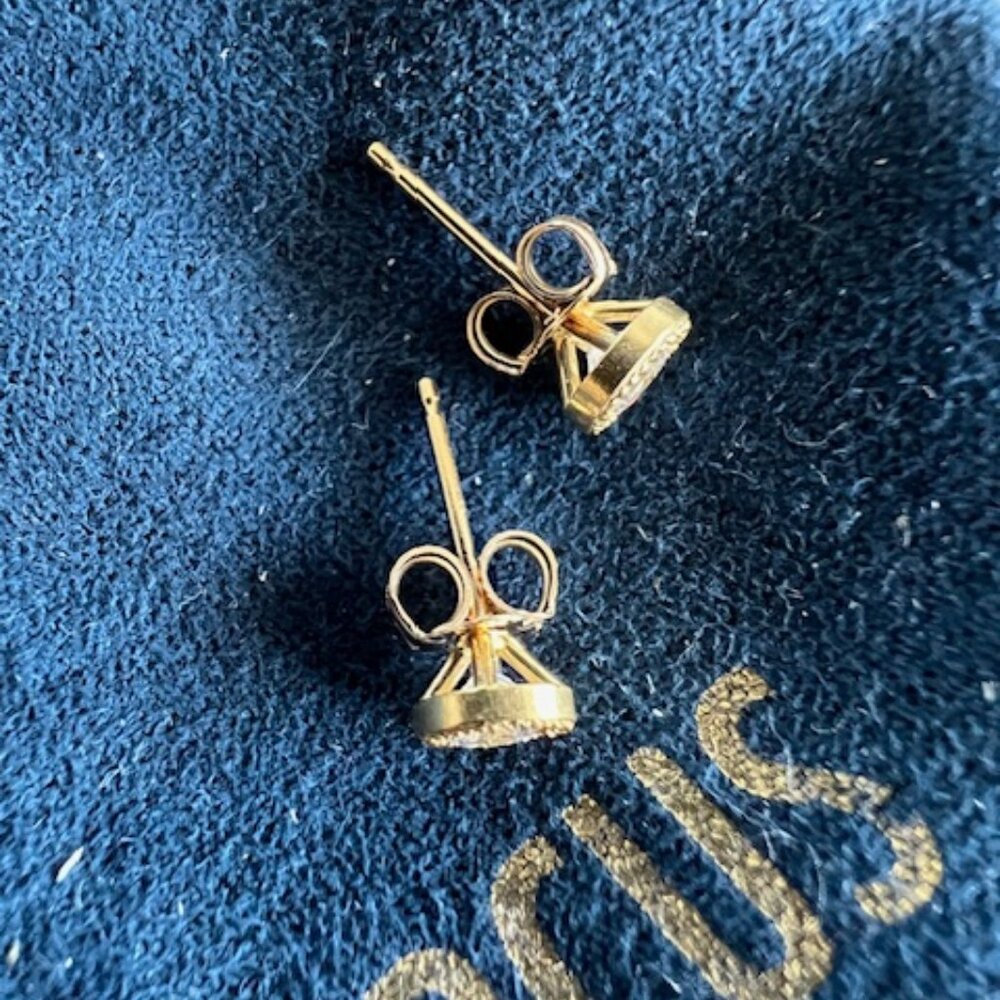 Canadian mined diamond stud earrings .50cttw F color, VS1 clarity 18k - Picture 11 of 12